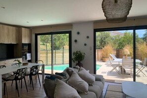 Smart TV, books - Modern villa 200m from the beach - Favone (CONCA)