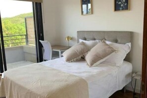 4 chambres, coffres-forts dans les chambres, fer et planche Ă repasser