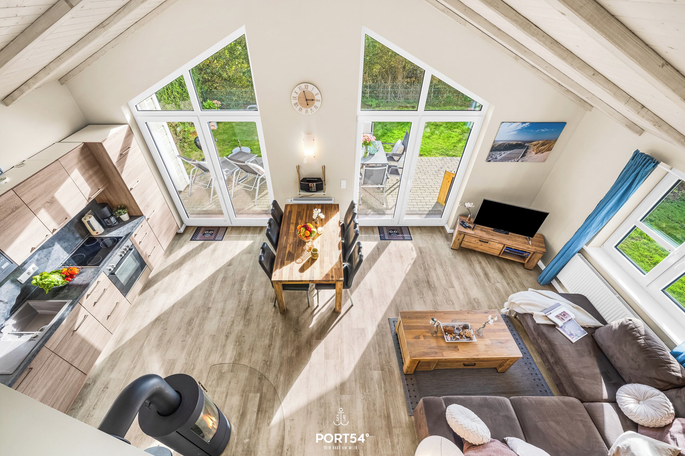 Televisie, een open haard en een dvd-speler