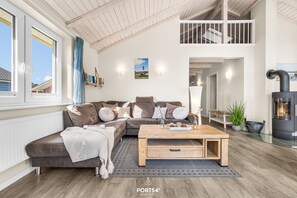 TV, fireplace, DVD player - Modern wooden vacation home Tingeltuthus Dagebüll with terrace for 6 people (Dagebüll)