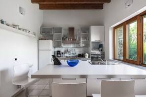 Kühlschrank, Ofen, Herdplatte, Geschirrspüler