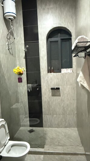 Bidet, håndklæder, Sæbe, Toiletpapir