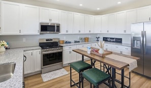 Paper towels - New 4 bedroom 7 Miles from Ark Encounter Williamstown Ky. with Pool (Dry Ridge)