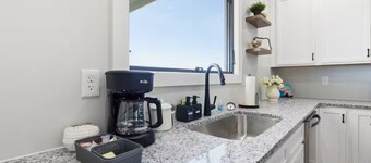 New 4bedroom farmhouse 7 Miles from Ark Encounter Williamstown with Pool