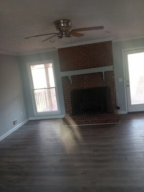 Interior - Red Brick Home Near Old  Downtown Conyers Parks and Restaurants (Conyers)