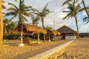 Beach/ocean view - Dolphin Beach Resort (Etalai)