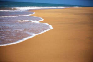 Am Strand, weißer Sandstrand
