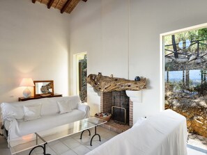 TV - Villa Le Poiane: Exclusive Villa with Pool and Sea View in Is Molas (S. Margh. di Pula)