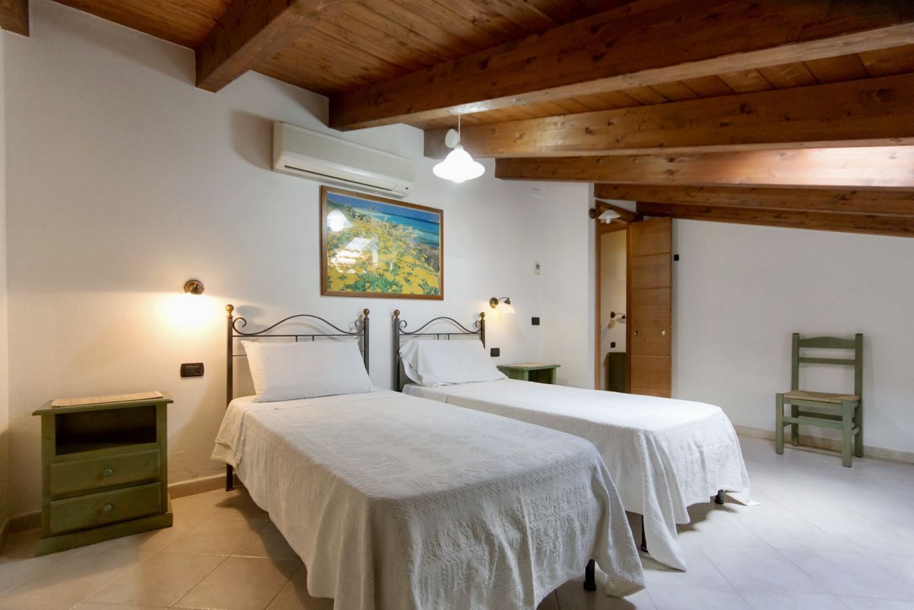 4 slaapkamers, reisbedje