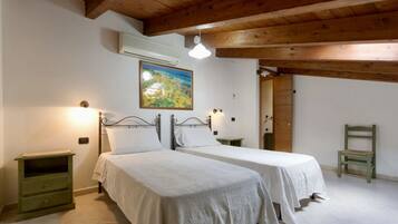 4 slaapkamers, reisbedje