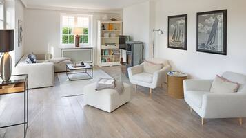 電視、壁爐、乒乓球設施