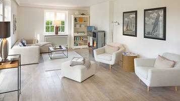 TV, peis og bordtennis