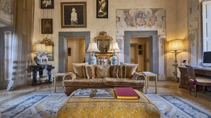 Living area - LUXURY VILLA IN FLORENCE (SAN CASCIANO VAL DI PESA)