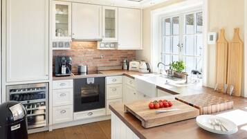 Køleskab, ovn, kogeplade, opvaskemaskine