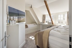 3 室のベッドルーム、WiFi (無料)、ベッドシーツ