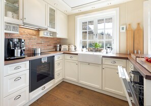 Kühlschrank, Ofen, Herdplatte, Geschirrspüler