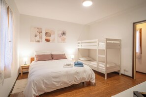 1 chambre, fer et planche à repasser, lit parapluie, Wi-Fi gratuit