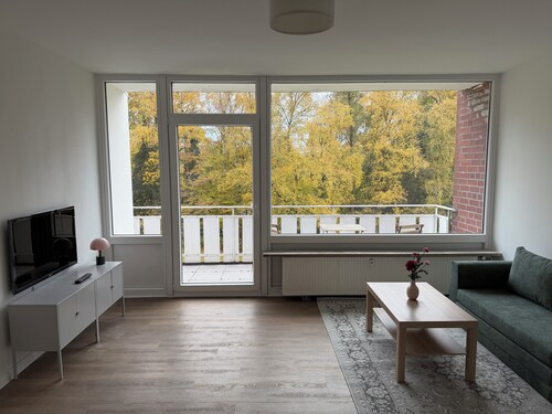 Ruhiges Apartment mit großer Terrasse – 10 Min nach Hamburg/Volksparkstadion