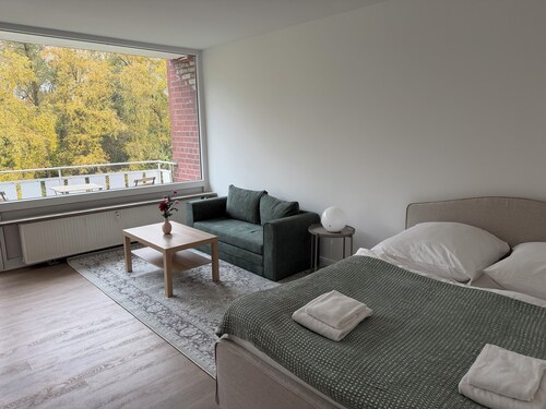 Ruhiges Apartment mit großer Terrasse – 10 Min nach Hamburg/Volksparkstadion