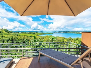 Deluxe Ocean View Shared Pool Suite