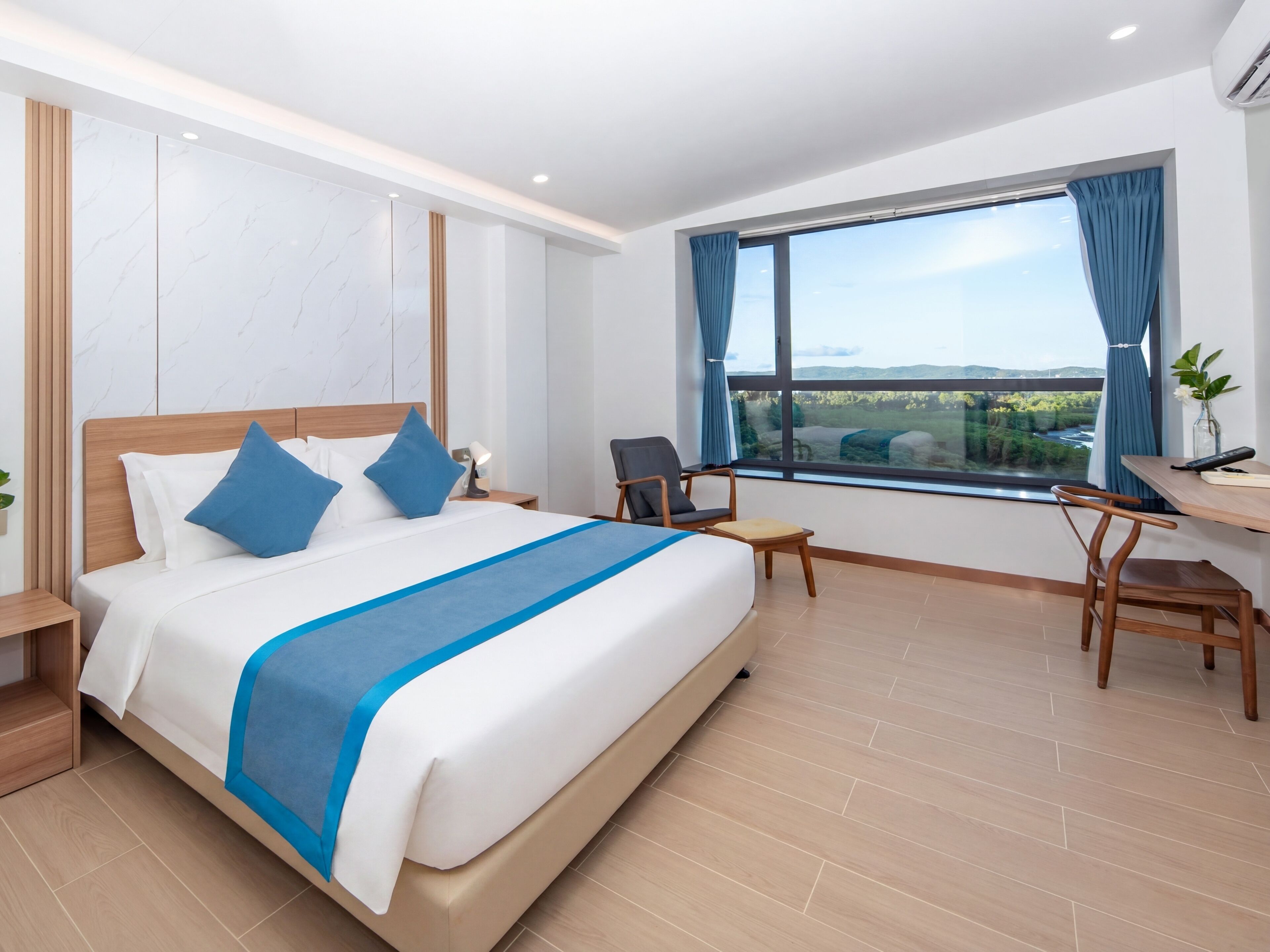 Deluxe Ocean View Shared Pool Suite | Mini-bar avec articles gratuits, coffres-forts dans les chambres