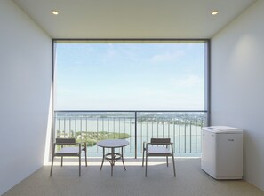 Suite, vistas al mar | Balcón