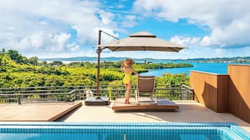 Mangrove One-Bedroom Pool Suite | Minibarvarer (inkludert), safe på rommet og strykejern/-brett