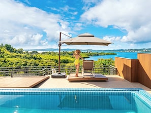 Mangrove One-Bedroom Pool Suite | Mini-bar avec articles gratuits, coffres-forts dans les chambres
