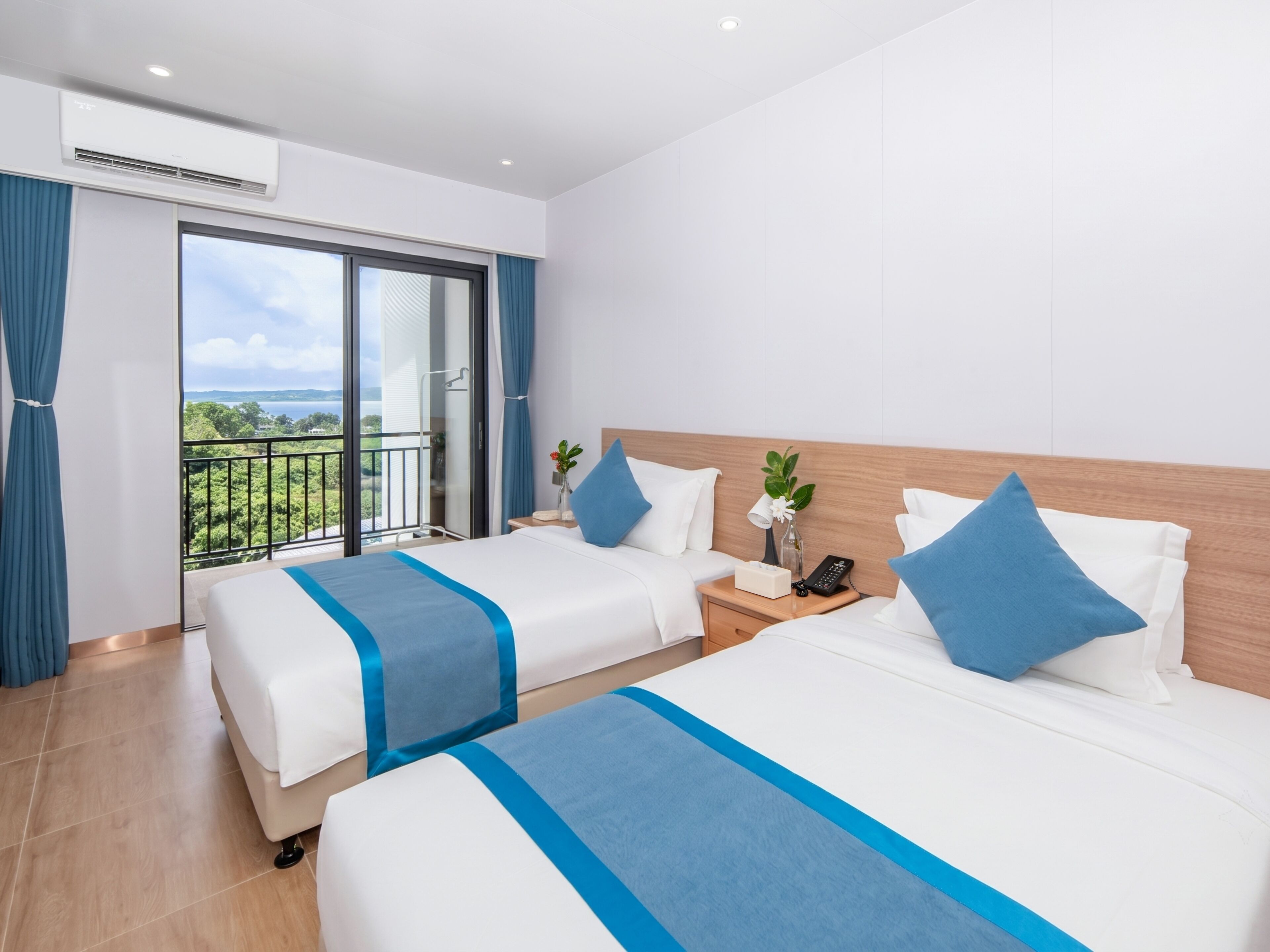 Chambre Deluxe | Mini-bar avec articles gratuits, coffres-forts dans les chambres