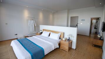 Ocean Studio Suite | In-room safe, free cots/infant beds, rollaway beds, free WiFi