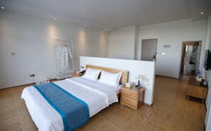 Ocean Studio Suite | In-room safe, free cribs/infant beds, rollaway beds, free WiFi