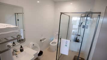 Ocean Studio Suite | Bathroom | Shower, rainfall showerhead, hair dryer, slippers