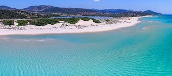 Villa Fernando: Private Garden with Direct Beach Access