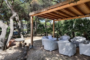 Terrace/patio - Villa Fernando: Private Garden with Direct Beach Access (Pula)