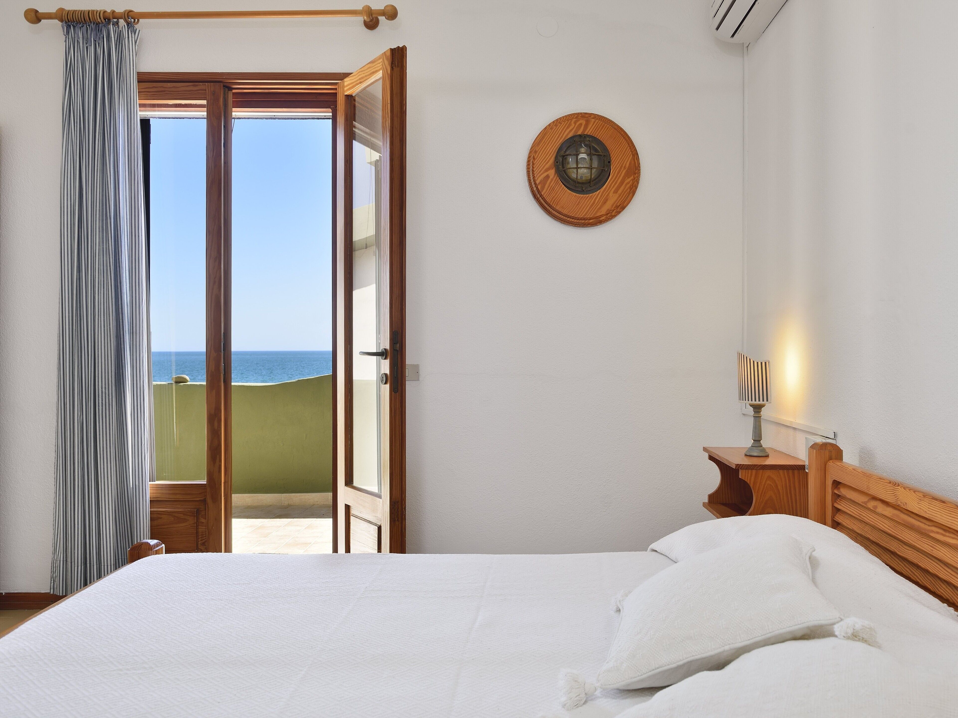 4 bedrooms, WiFi, bed sheets