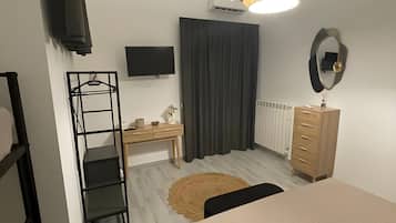 2 Schlafzimmer, BĂŒgeleisen/BĂŒgelbrett, WLAN, BettwĂ€sche