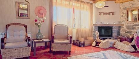 Televisión y chimenea