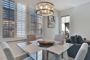 Dining - Newly Remodeled 2BR Desert Getaway (La Quinta)