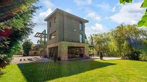 Exterior - Luxury riverside home 4 bedrooms 5 bathrooms (Stratford upon Avon)