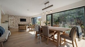 Dining - Luxury riverside home 4 bedrooms 5 bathrooms (Stratford upon Avon)
