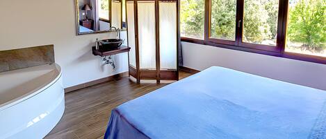 5 عدّة غرف نوم ومكواة/لوح كي وواي فاي وملاءات أسرّة