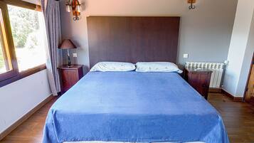 5 slaapkamers, een strijkplank/strijkijzer, wifi, beddengoed