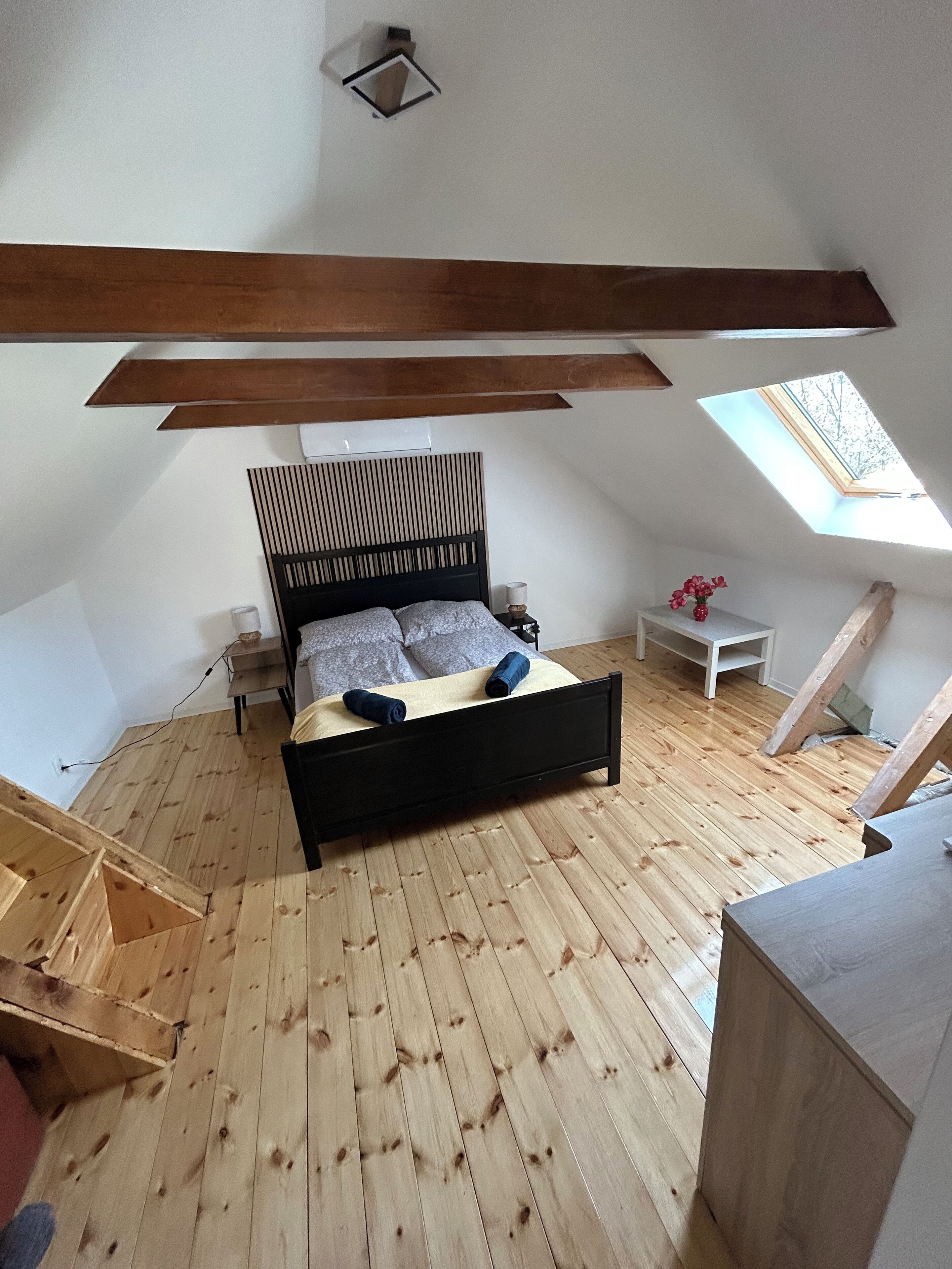 3 quartos, ferros/tábuas de passar roupa, Wi-Fi, roupa de cama