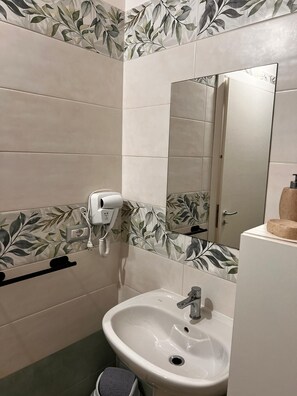 Doccia, asciugacapelli, asciugamani