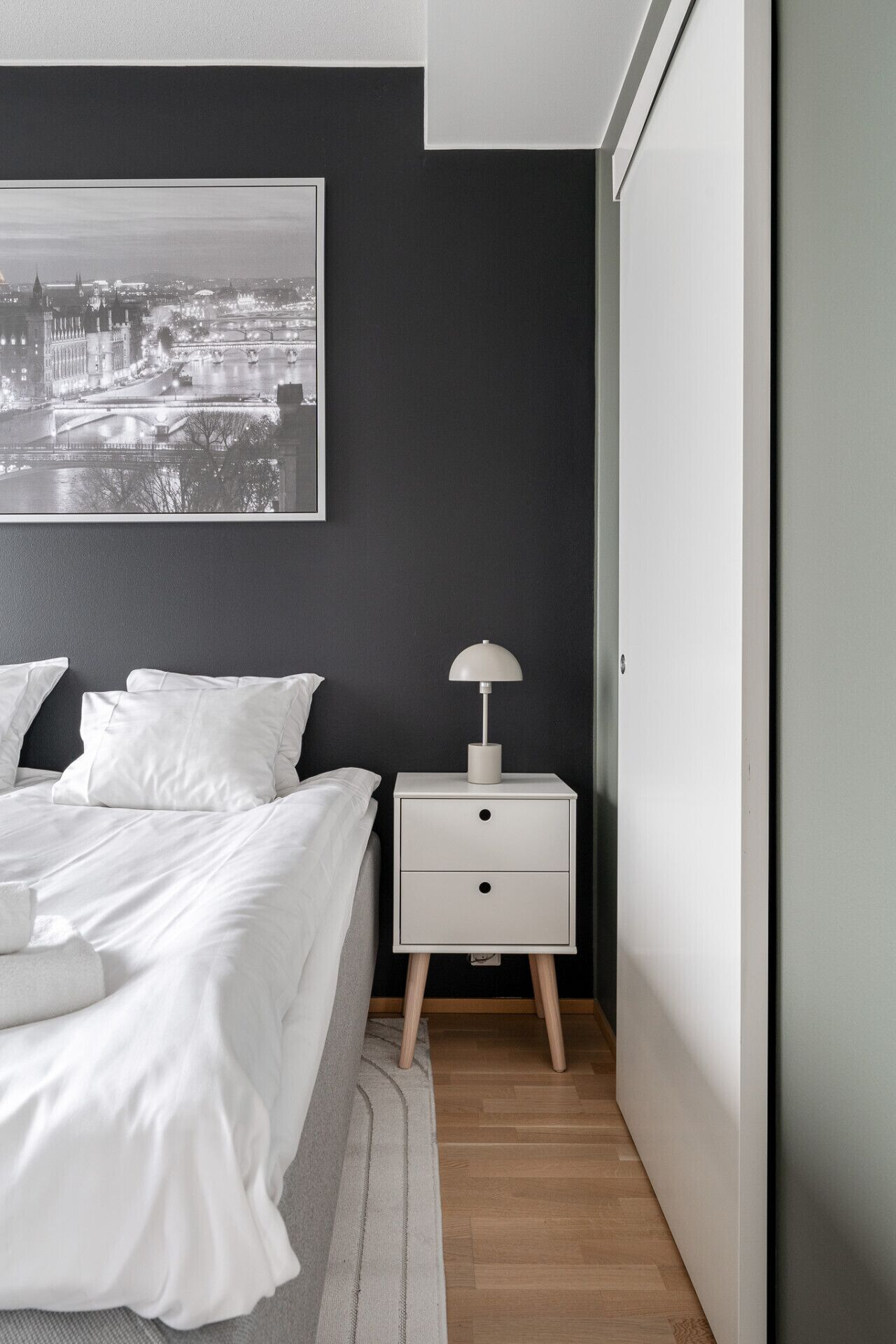 2 habitaciones, escritorio, tabla de planchar con plancha y wifi gratis 