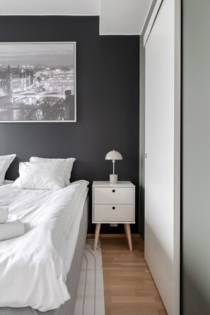 2 habitaciones, escritorio, tabla de planchar con plancha y wifi gratis