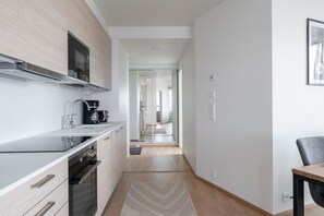 Frigorífic, microones, forn i placa de cuina