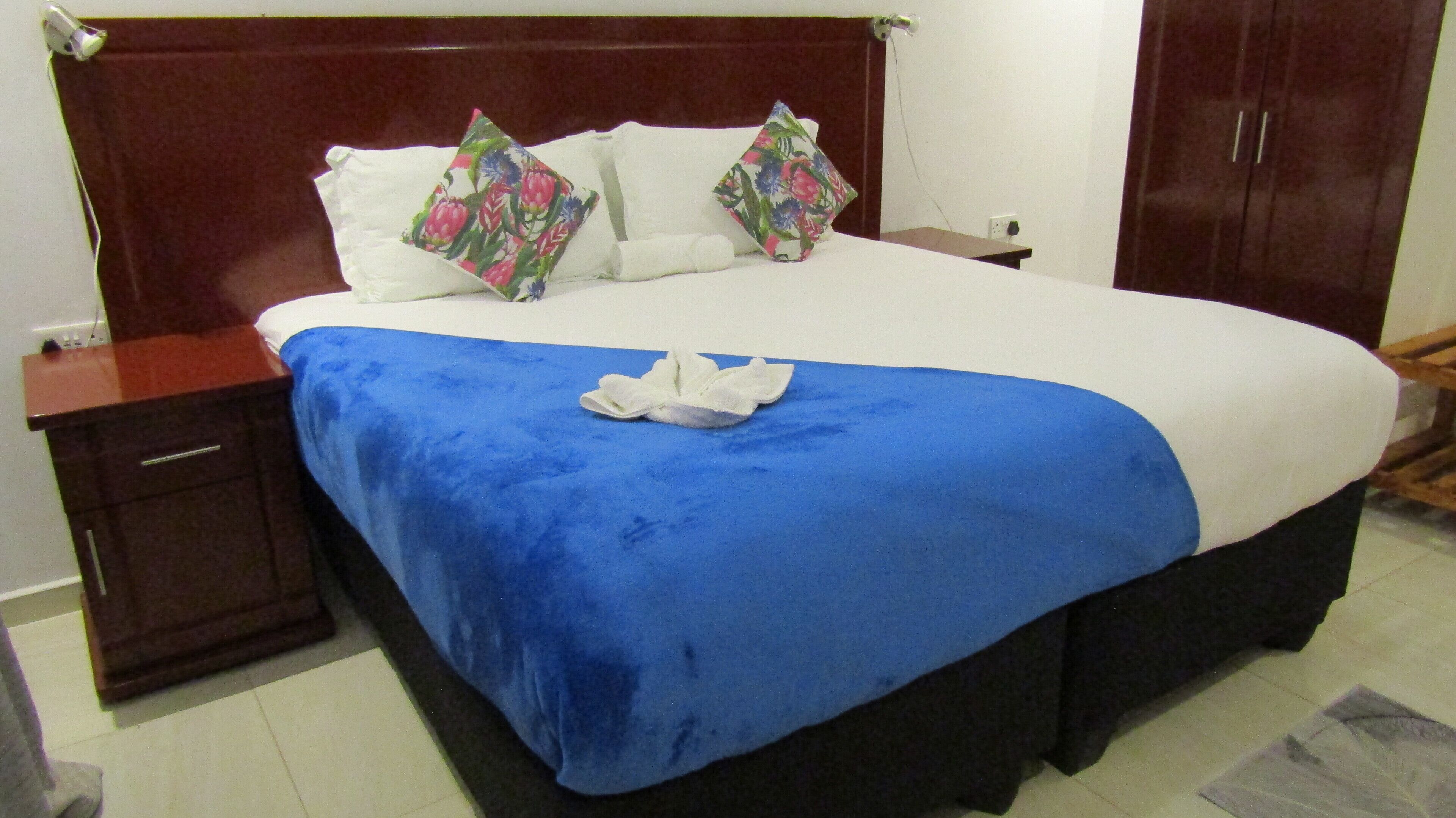 Doppia Standard, 1 letto king | Una scrivania, postazione laptop, ferro/asse da stiro, Wi-Fi gratuito