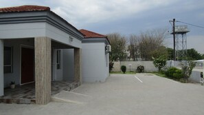 Front of property - Lilly Petals Guest House (Maun)
