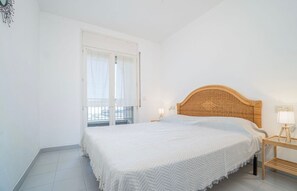 3 bedrooms, free WiFi, bed sheets - Maena Cali Lago: apartment seen lac (Empuriabrava)